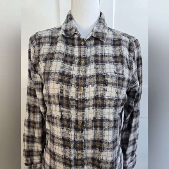 American Eagle Amazingly Sodt Plaid Button-Up Shirt - Picture 8 of 11
